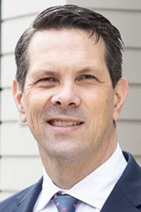 Dr Brett Leavers
